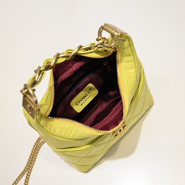 シャネルバッグ着用イメージ